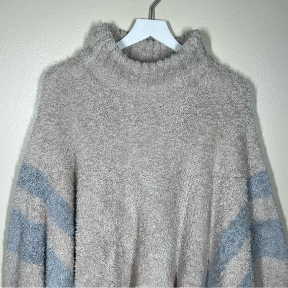 Barefoot Dreams Cozy Chic Beach Poncho Weather Fringe Beige Style 627 One Size - Picture 2 of 10